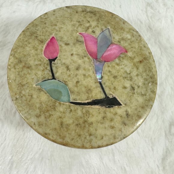 Vintage soapstone Trinket Jewelry Ring Box Basket Weave sides Flower MOP Inlay - Picture 5 of 7